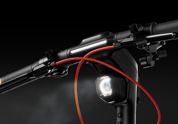 A Segway Max G3 Plus elektromos robogó 6 wattos, automatikusan bekapcsolódó fényszóróval rendelkezik.