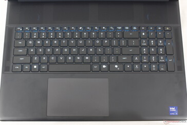 Néhány billentyű megváltozott a régebbi Alienware m18 R2-hez képest, mint például a bekapcsológomb és az új "Stealth mode" billentyű