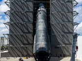 A Ship 40 közel három hónappal az indítás után bekerül a SpaceX Starbase-en található Megabay hangárjába.
