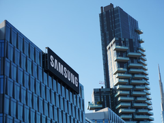 A Samsung szerint az új technológiát a Medical AI-val együttműködve fejlesztették ki. A képen a Samsung logója egy épületen. (A kép forrása: Babak Habibi az Unsplash-en)