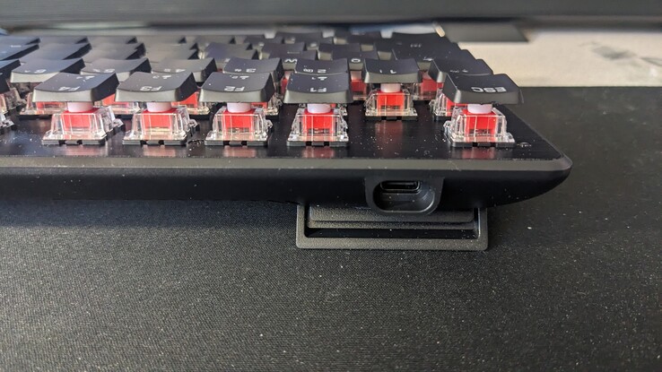 Turtle Beach Vulcan II TKL billentyűzet USB-C port