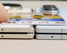 A Galaxy Z Fold7 vékonyabbnak tűnik, mint a Magic V5 Ivory White változata, itt jobbról balra. (Kép forrása: Ice Universe)