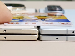 A Galaxy Z Fold7 vékonyabbnak tűnik, mint a Magic V5 Ivory White változata, itt jobbról balra. (Kép forrása: Ice Universe)