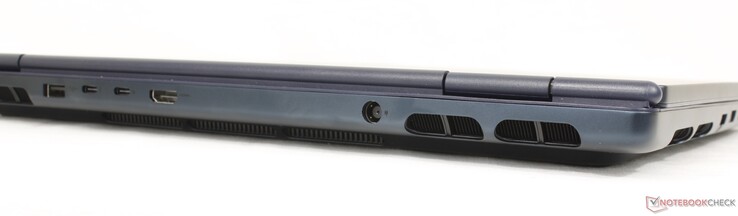 USB-A 3.2 Gen. 1 (5 Gbps), USB-C Thunderbolt 4 (40 Gbps) és DisplayPort 2.1 + Power Delivery, USB-C 3.2 Gen. 2 (10 Gbps) és DisplayPort 2.1, hálózati adapter
