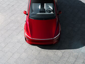 Az új Tesla Model Y Ultra Red színben. (Kép forrása: Tesla)