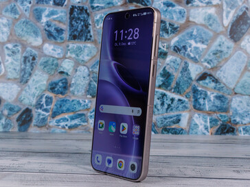 A 2025-ös év legjobb okostelefonja kamera szempontjából a Vivótól származik. (Kép forrása: Daniel Schmidt)