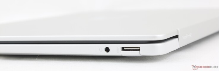 Jobbra: 3,5 mm-es fejhallgató, USB-A (10 Gbps)