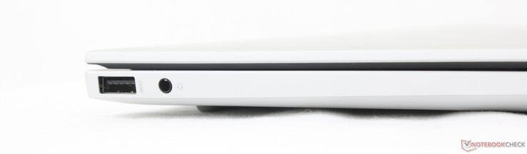 Balra: USB-A (5 Gbps), 3,5 mm-es fejhallgató