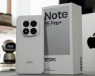 A Redmi Note 15 Pro Plus Cedar White kivitelben, kiskereskedelmi csomagolásban. (Kép forrása: DSP-Charles)