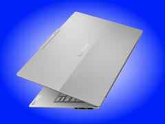 A ThinkBook 14x a legtöbb laptopnál könnyebb: hivatalos súlya 990 g, 54,7 Wh-s akkumulátorral.