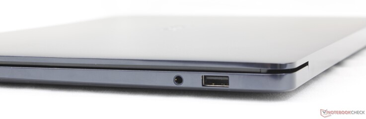 Helyes: 3,5 mm-es fülhallgató, USB-A 3.2 Gen. 1