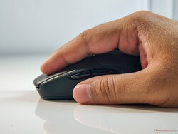 A HyperX Pulsefire Fuse Wireless a tenyér és a karom markolat stílusához illeszkedik