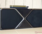 A mobil RTX 5090 24 GB VRAM-ja segíthet abban, hogy nagyobb felbontásokon és grafikai beállításoknál felülmúlja az asztali RTX 5070-et (Kép forrása: Notebookcheck)
