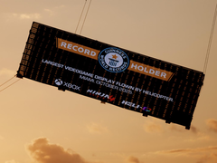 A Ninja Gaiden 4 játékmenetét bemutató videojáték-kijelző, amely a Guinness-rekordot hozta (kép forrása: Xbox Wire)