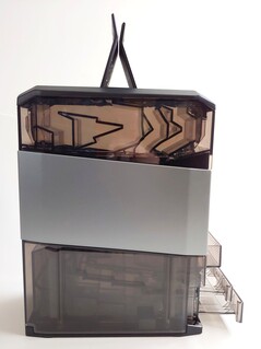 Oldal. (Kép forrása: Notebookcheck)