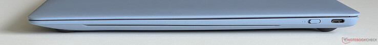 Jobbra: webkamera zár, USB-C 3.2 Gen 2 (10 Gbit/s, DisplayPort, Power Delivery)