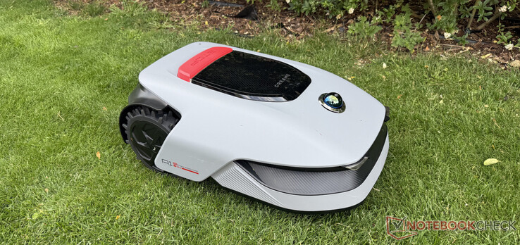 Dreame A1 Pro robotfűnyíró munka közben