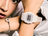 A képen - az új Casio G-Shock DW-5600WW-7PR Kyoka csuklóján.