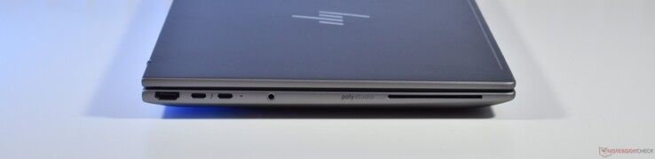 balra: HDMI, 2x Thunderbolt 4, 3,5 mm-es hang, Smartcard olvasó