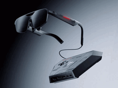 A ROG Xreal R1 egy AR-szemüveg, amely kéziszámítógépekkel, PC-kkel és konzolokkal egyaránt működik.