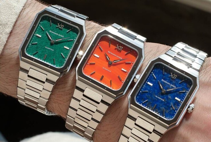 A Scarifour a Lapis Lazuli, a Zöld Jade és az Égett narancssárga achát színválasztékban kapható (Kép forrása: Benjamin James Watches)