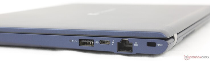 Rendben: USB-A 3.2 Gen. 1, USB-C Thunderbolt 4 w/ DisplayPort + Power Delivery, RJ-45 (1 Gbps), Kensington Lock