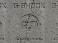 A teaser klip (a képen) repedezett cementet mutat, amelynek felületébe mindkét márka logóját belevésték, majd a &quot;Coming Soon&quot; feliratot (Kép forrása: G-Shock UK)