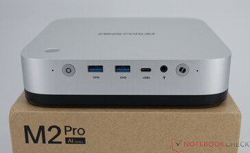 Minisforum M2 Pro – Előlapi csatlakozók