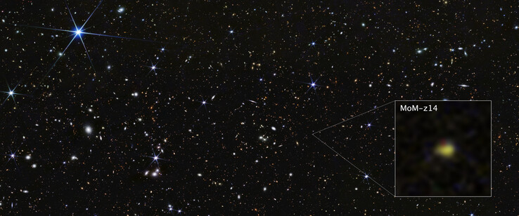 Webb-kép a MoM-z14 galaxisról