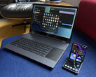 A Galaxy Z Flip7 vezeték nélkül csatlakozik egy NexDock XL készülékhez. (Kép forrása: Michael Fisher)