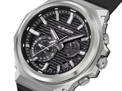 A G-Steel-GST-B1000-1A fekete számlappal ellátott modelljének ferde nézete.