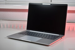 A HP EliteBook 8 G1a 14 (kép forrása: Benjamin Herzig/Notebookcheck)