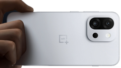 A OnePlus 13s, egy kompakt zászlóshajó okostelefon. (Kép forrása: OnePlus)