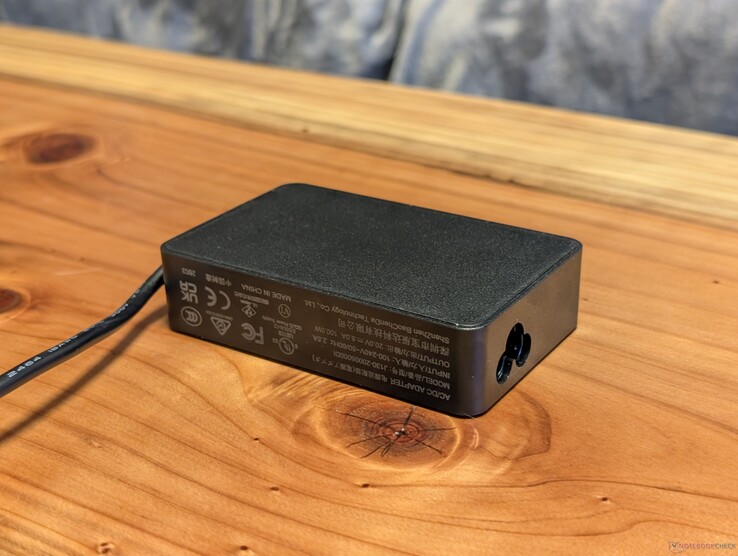 Ultrasmall 100 W-os AC adapter a NucBox K13-hoz