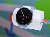 Samsung Galaxy Watch 9 41 mm fehér szíjjal (a képen)
