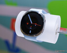 Samsung Galaxy Watch 9 41 mm fehér szíjjal (a képen)