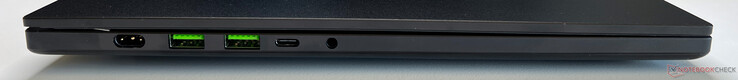 Balra: tápellátás, 2x USB-A 3.2 Gen.2, USB-C 4.0 (40 Gbit/s, DisplayPort 1.4, Power Delivery 3.0), 3,5 mm-es hangszóró