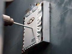 Egy Rhino S szilárdtest-akkumulátor fúró- és szögbehatolási teszteken. (Kép forrása: Chery)