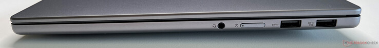 Jobbra: 3,5 mm-es audiocsatlakozó, bekapcsológomb, 2x USB-A 3.2 Gen.1 (5 GBit/s, 1x tápellátás)