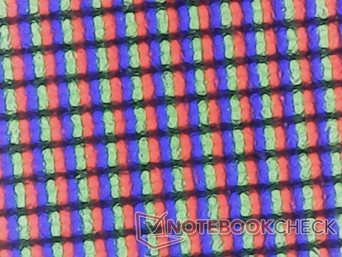 Nagyon enyhe szemcsézettség a matt panelen