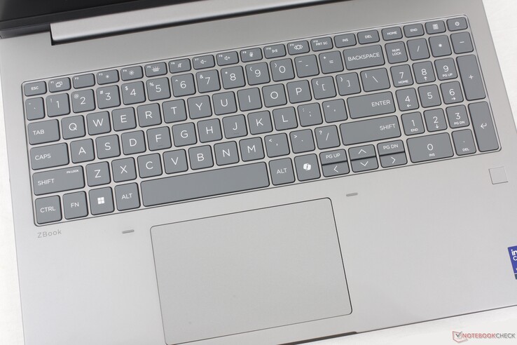 A clickpad kisebb, mint a ZBook Fury 16-os sorozaton, ugyanakkor a fizikai egérgombok is hiányoznak