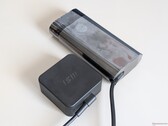 65 W-os USB-C hálózati adapter az MSI-től a HP 140 W-os USB-C hálózati adapterével szemben