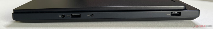 Jobbra: 3,5 mm sztereó, USB-A 3.2 Gen.1 (5 Gbps), webkamera eShutter, USB-A 3.2 Gen.1 (5 Gbps)