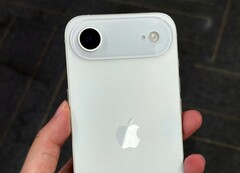 A Apple iPhone 17 Air a modern okostelefonok egyik legkisebb akkumulátorával rendelkezhet (Kép forrása: @MajinBuOfficial)