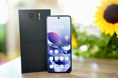 A Razr 70 Ultra képernyői nagyon fényesek lehetnek. Ugyanakkor be kell érnie a PWM-mel.