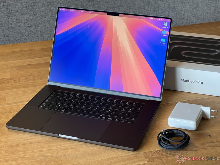 A legújabb MacBook Pro 16 összehasonlításképpen. (Kép forrása: Notebookcheck)