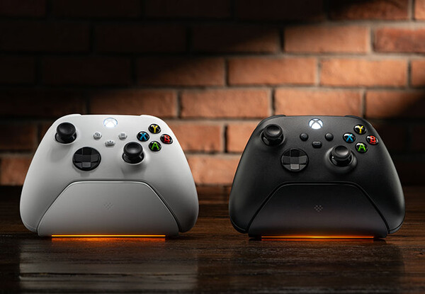 Az Xbox-kontrollerekhez készült 8BitDo Ultimate Charging Dock állítható LED-es töltésjelzővel rendelkezik..