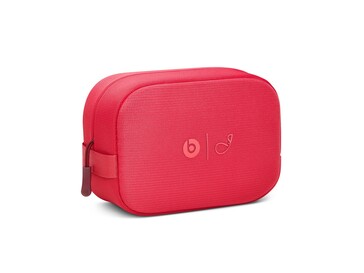 A fejhallgatóhoz egy hozzáillő hordtáska tartozik. (Kép forrása: Beats by Dre)