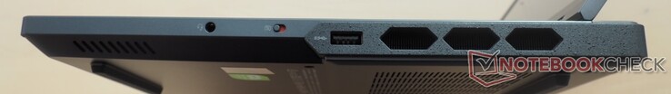 Right: 3.5 mm audio jack, Webcam e-Shutter button, USB 3.2 Gen1 Type-A