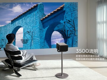 De opcionális állvánnyal is megvásárolható. (Kép forrása: Leica)